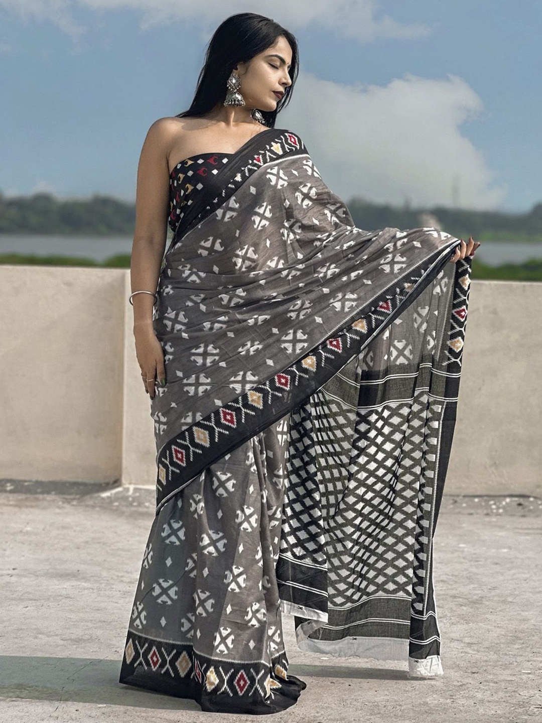 

Anouk Rustic Ikat Saree, Grey