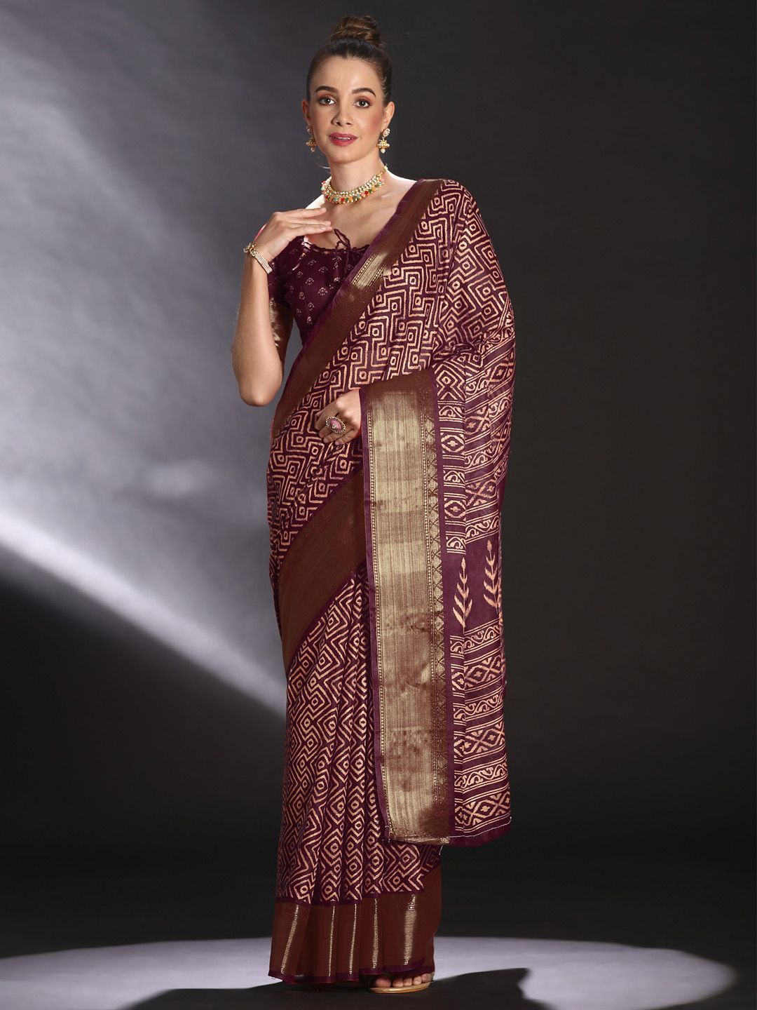 

Anouk Rustic Zari Art Silk Sungudi Saree, Burgundy