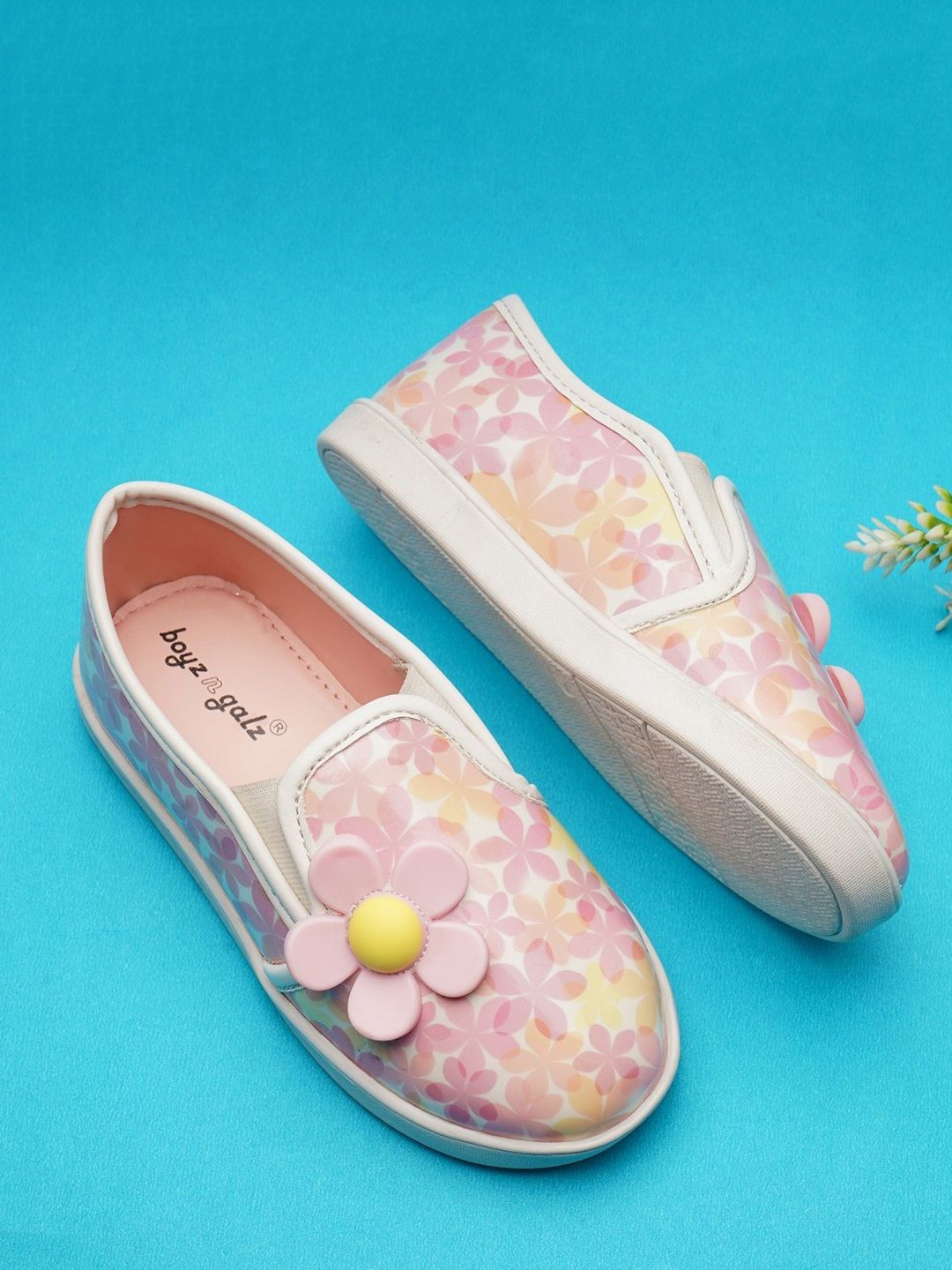 

BOYZ N GALZ Girls Printed Slip-On Sneakers, Pink