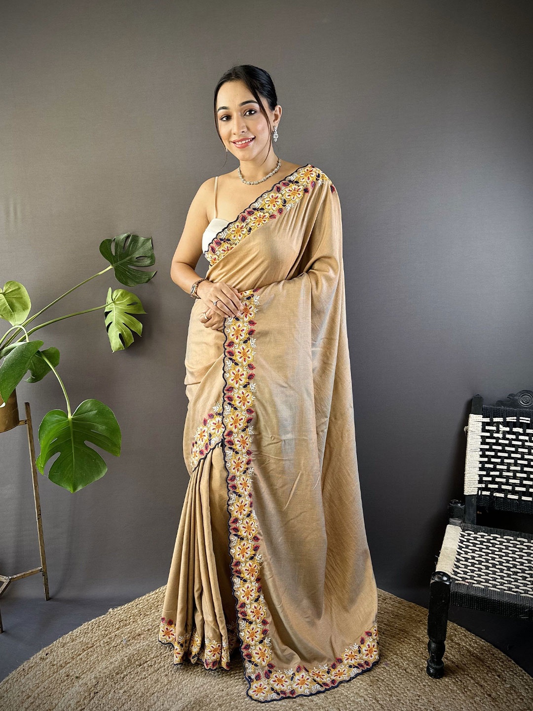 

NIWAA Embroidered Tissue Saree, Beige