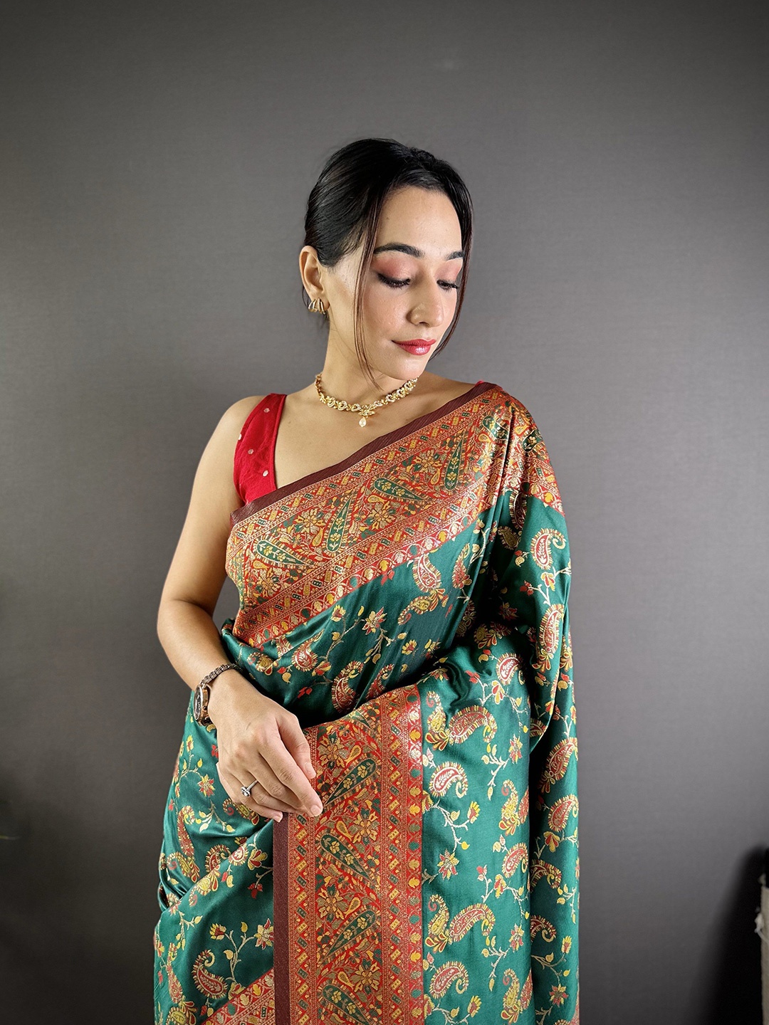 

NIWAA Woven Design Zari Pure Silk Banarasi Saree, Green