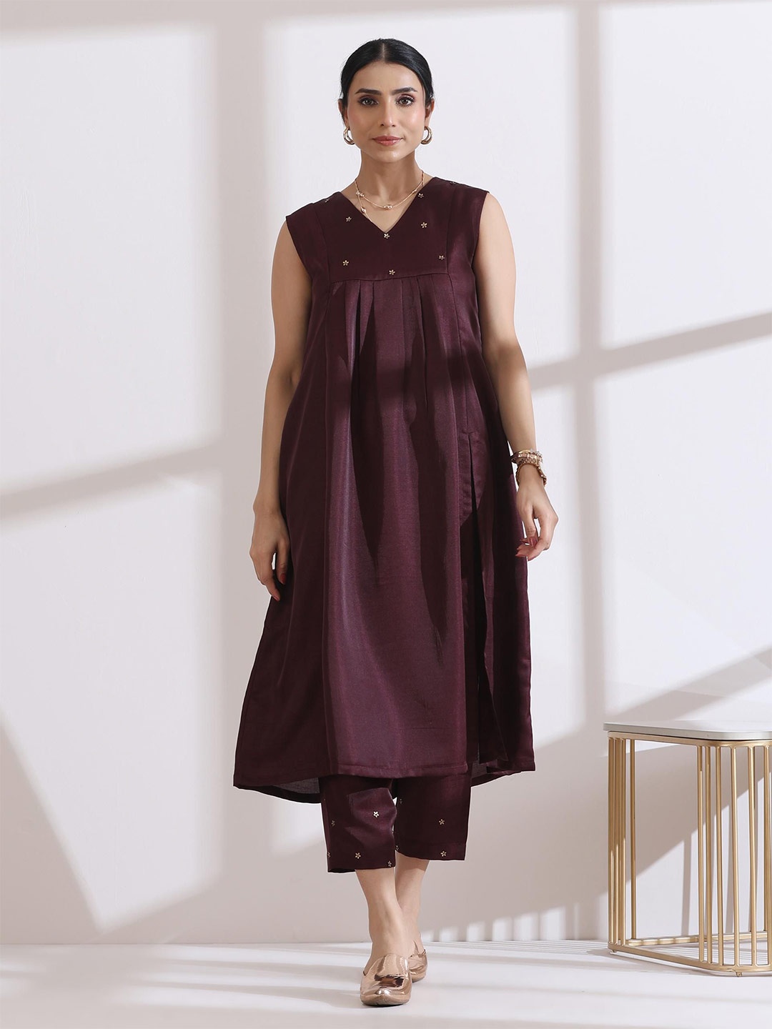 

Swtantra Women Regular Kurta with Trousers, Brown