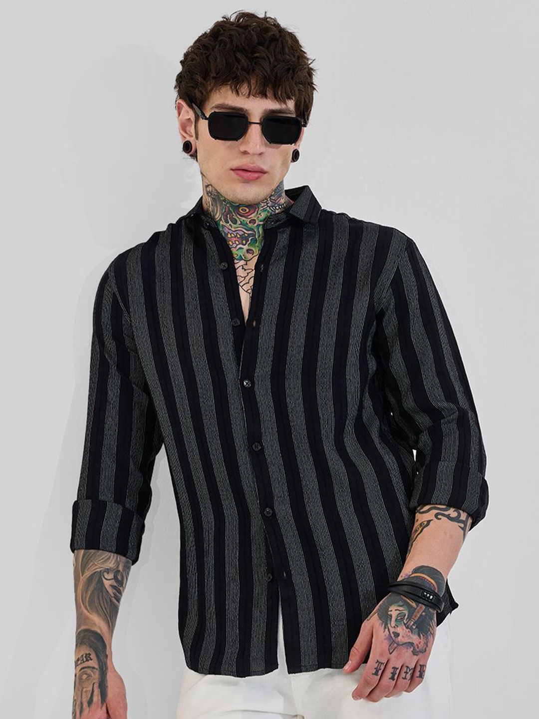 

Snitch Men Slim Fit Opaque Striped Formal Shirt, Black