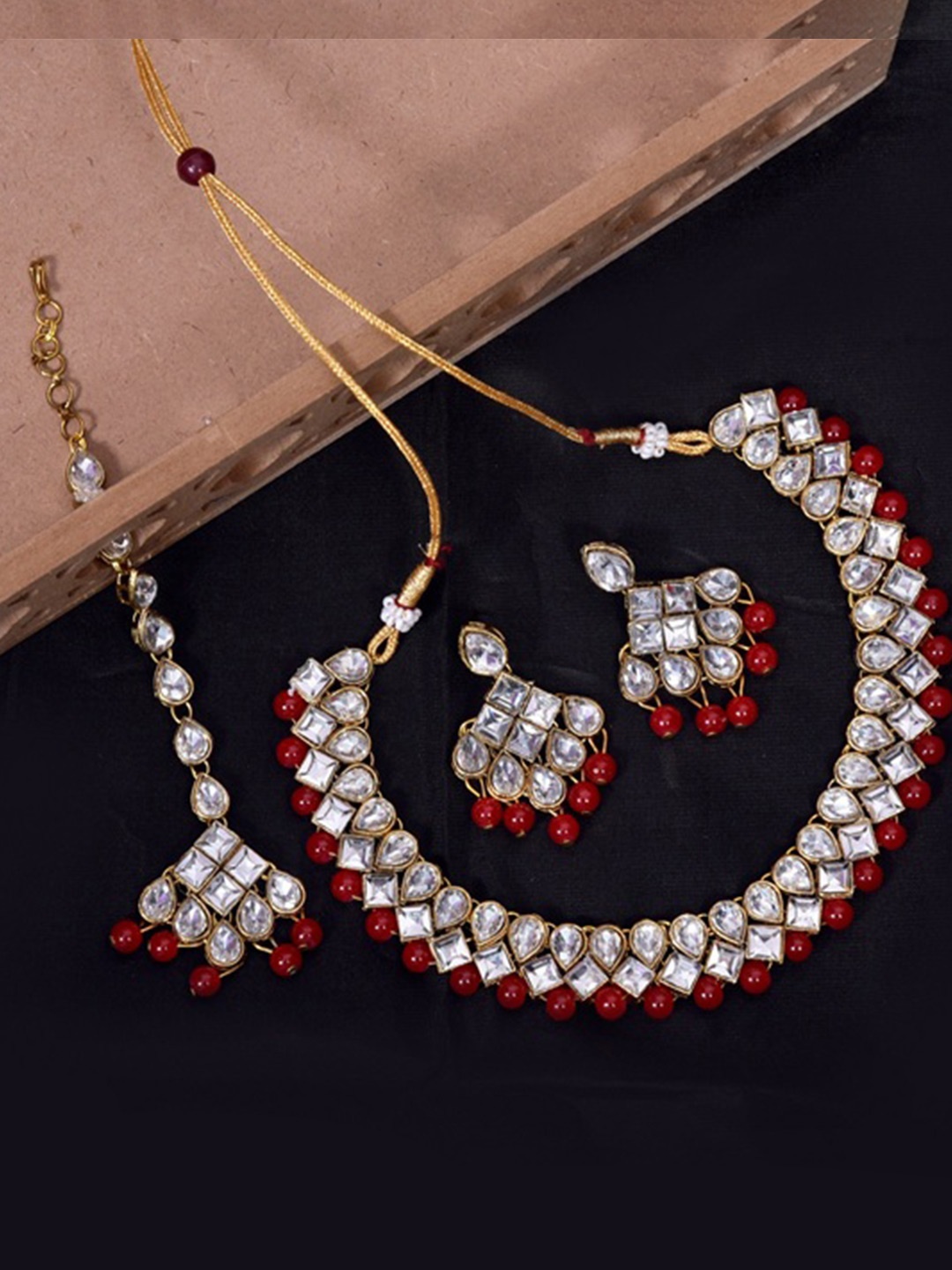 

VIPY HANGER Kundan-Studded & Beaded Jewellery Set, Gold
