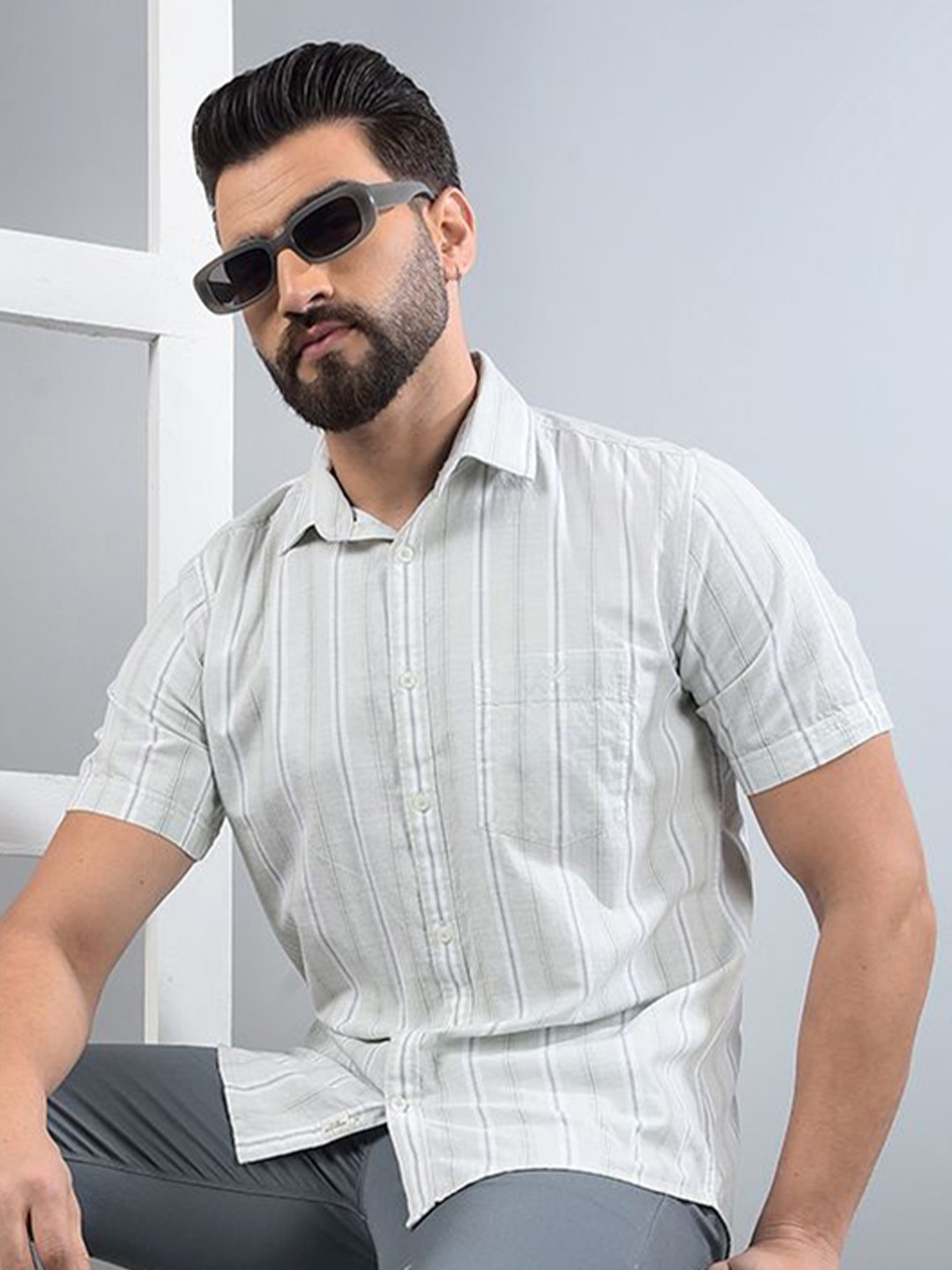 

Crimsoune Club Men Classic Slim Fit Opaque Striped Casual Shirt, Green