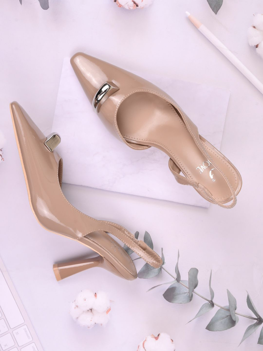 

Jove Women Slim Heeled Pumps, Beige