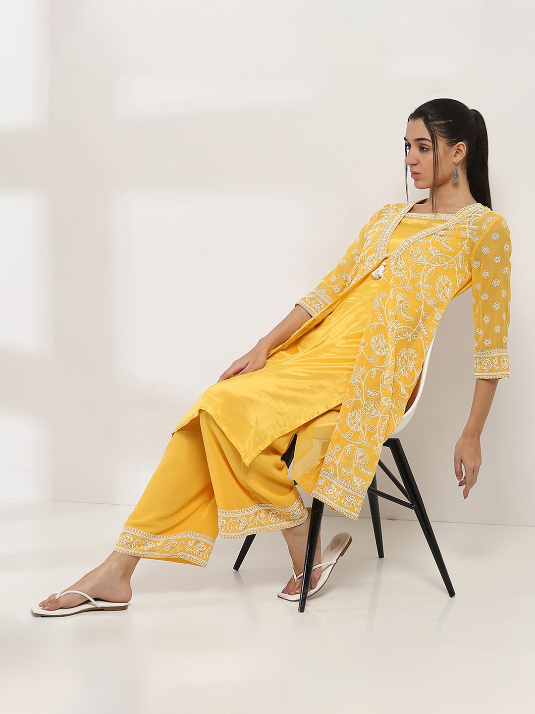 

Rangriti Floral Printed Boat Neck Straight Kurta, Yellow