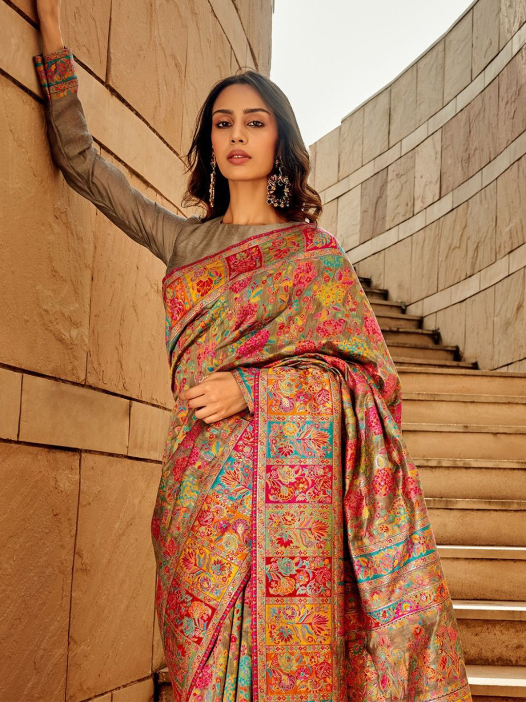 

BLENDIFY Woven Design Zari Silk Blend Banarasi Saree, Grey