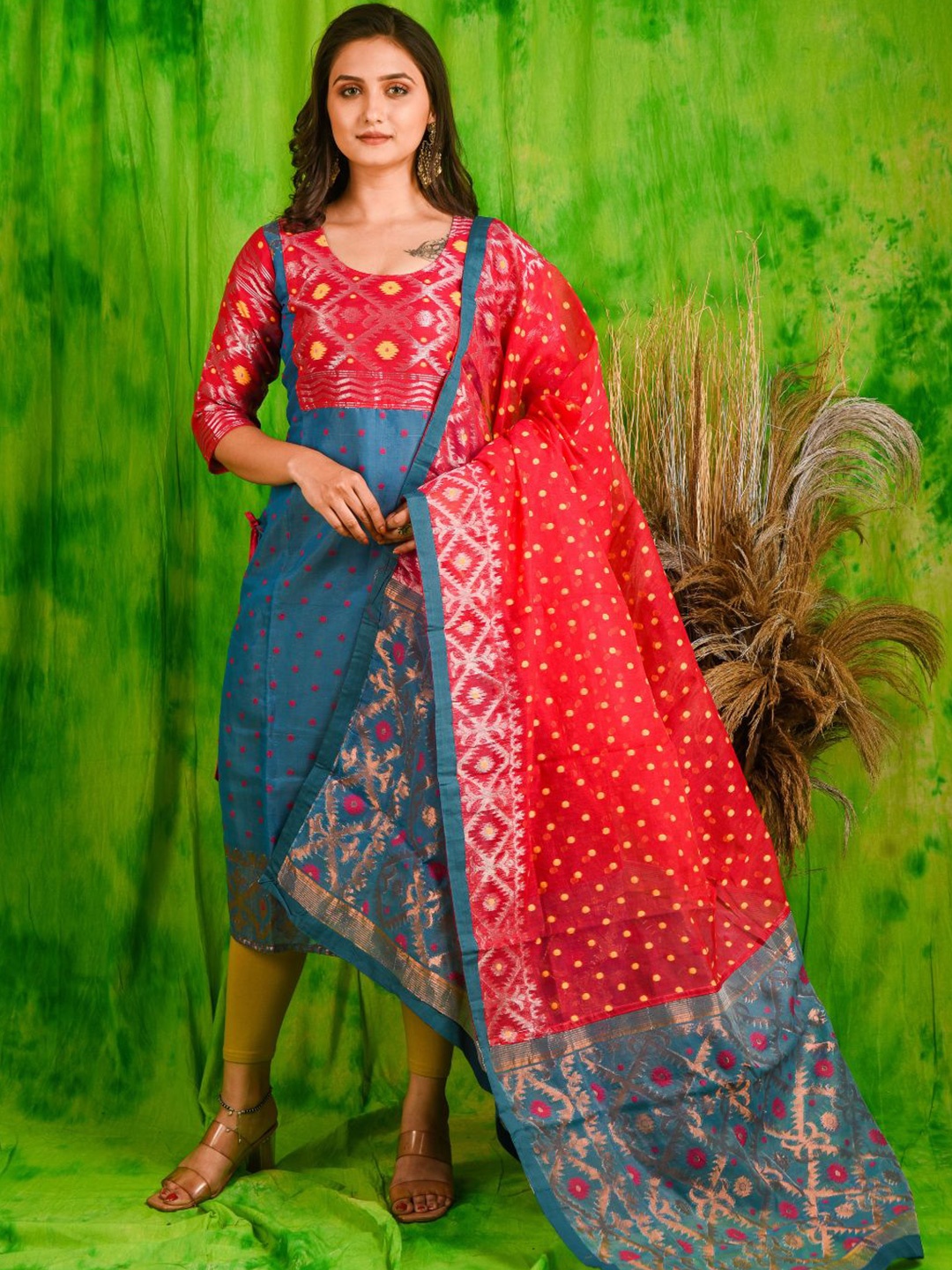 

8POURE Jamdani Floral Woven Design Kurta With Dupatta, Blue