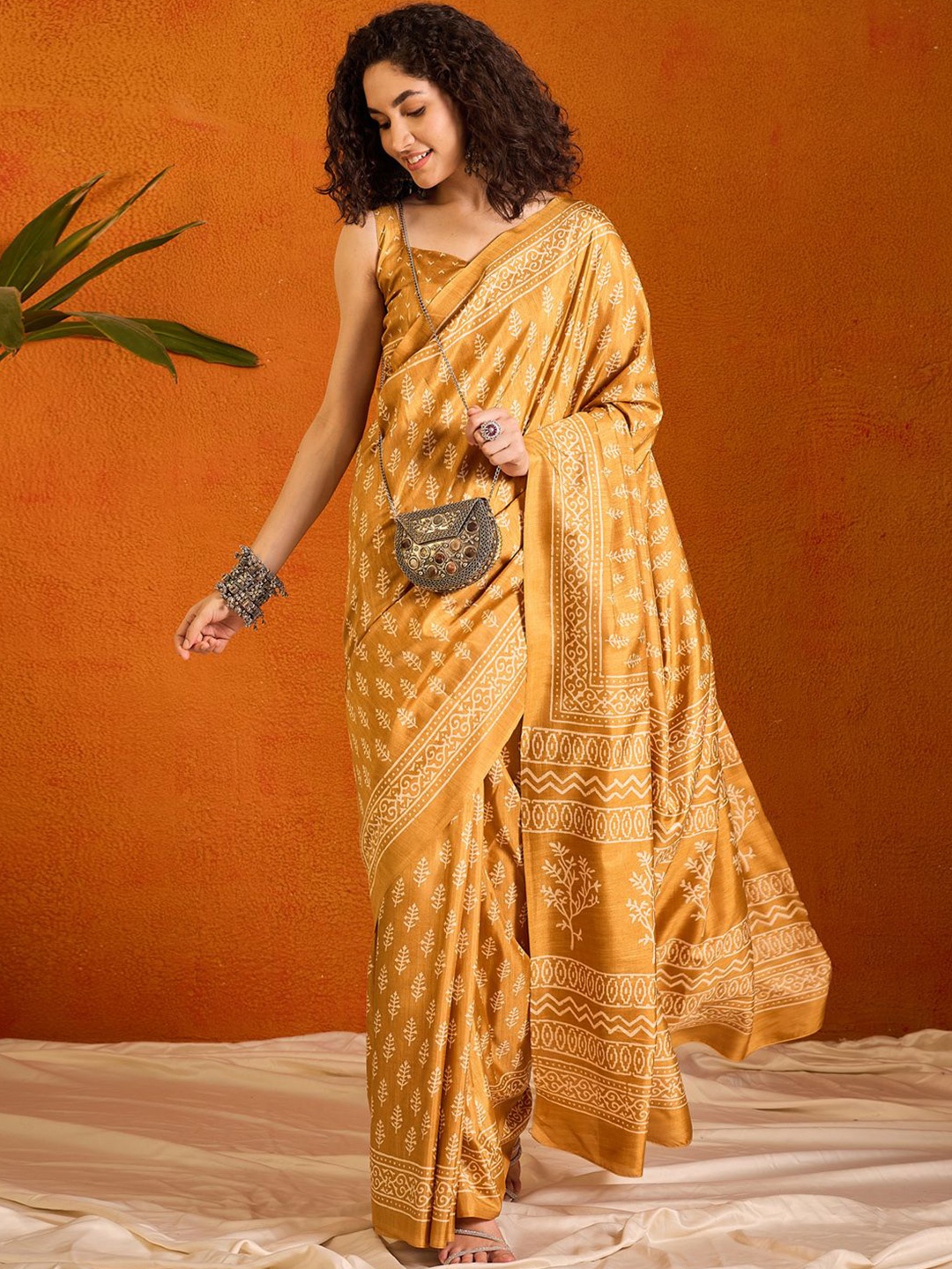 

Anouk Rustic Floral Bagh Saree, Mustard