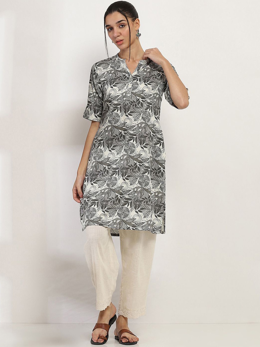 

Rangriti Floral Printed Mandarin Collar Cotton Straight Kurta, Black