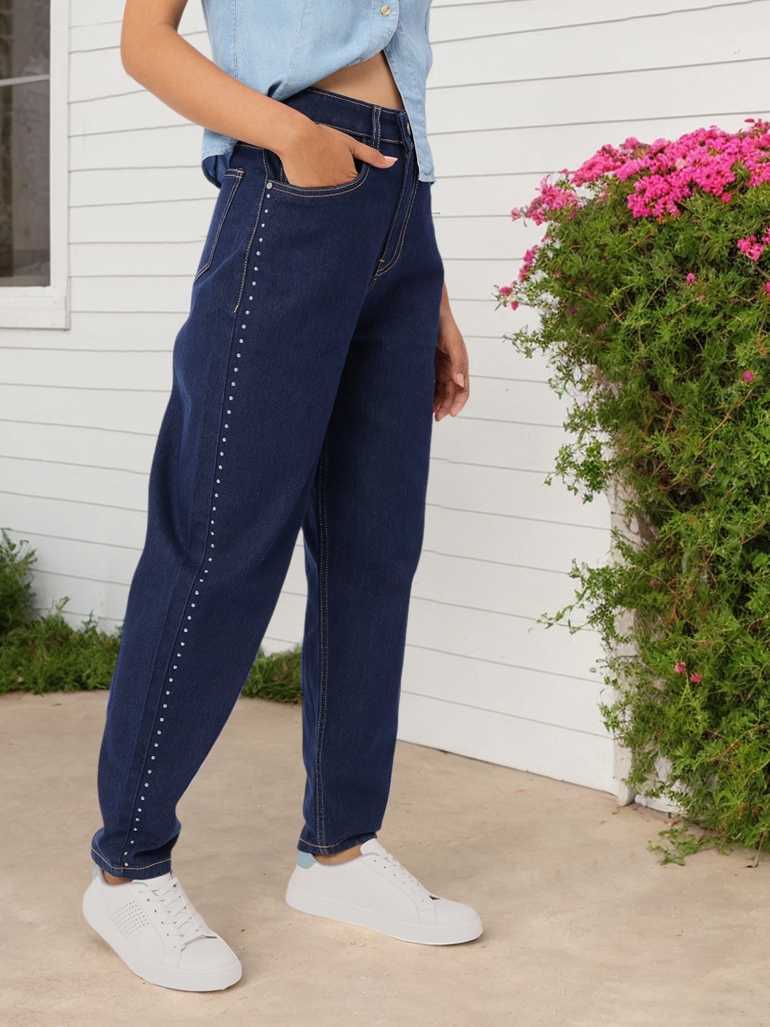 

DressBerry Basics Women Grunge Blend Slouchy Fit Stretchable Studs Detail Jeans, Blue
