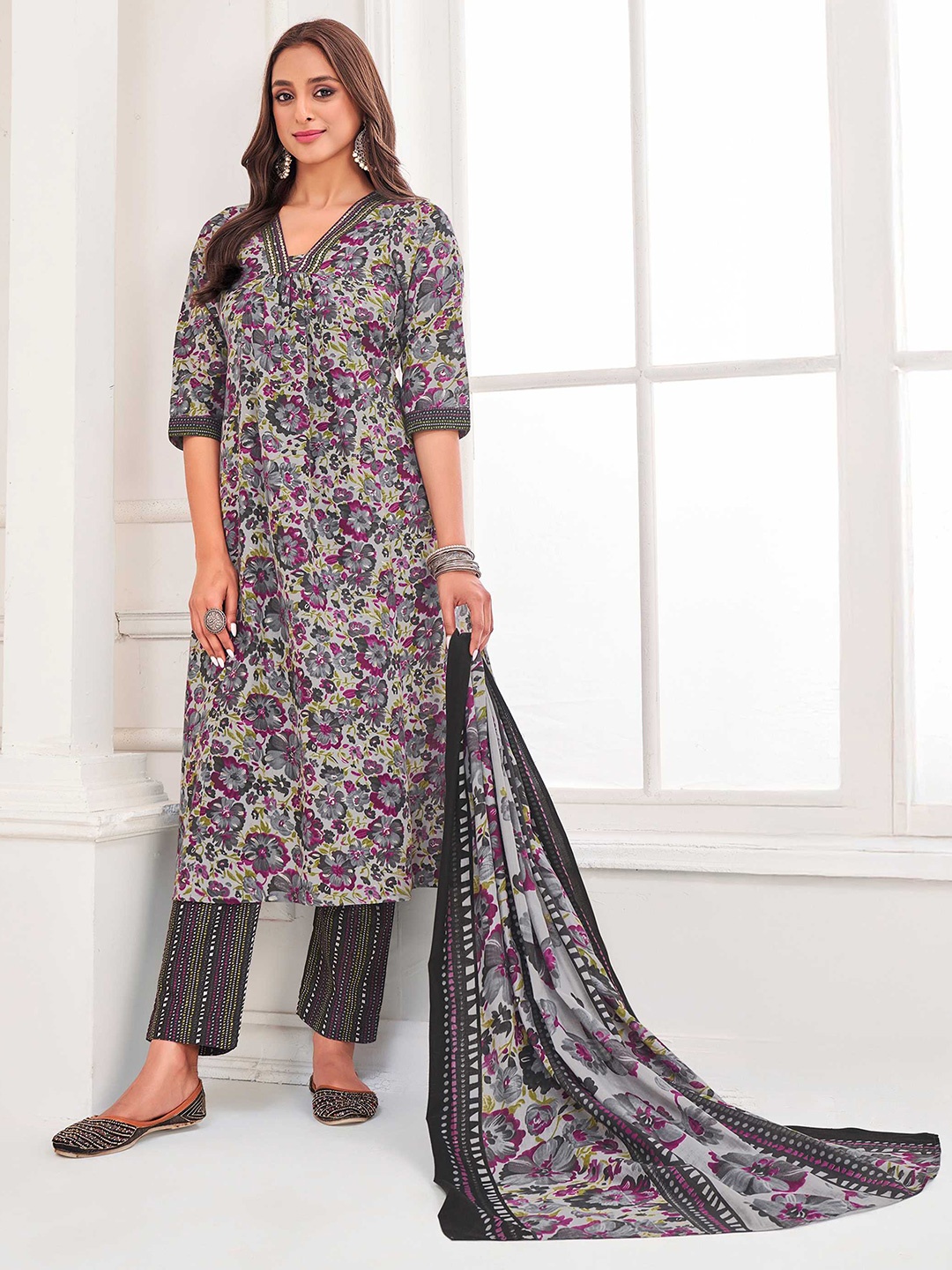 

MOJILAA Floral Printed Sequinned V-Neck Straight Kurta With Trousers And Dupatta, Lavender