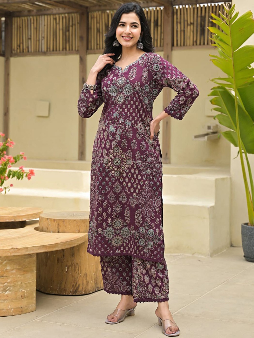 

Meena Bazaar Floral Printed Sequinned Straight Kurta With Trouser, Purple