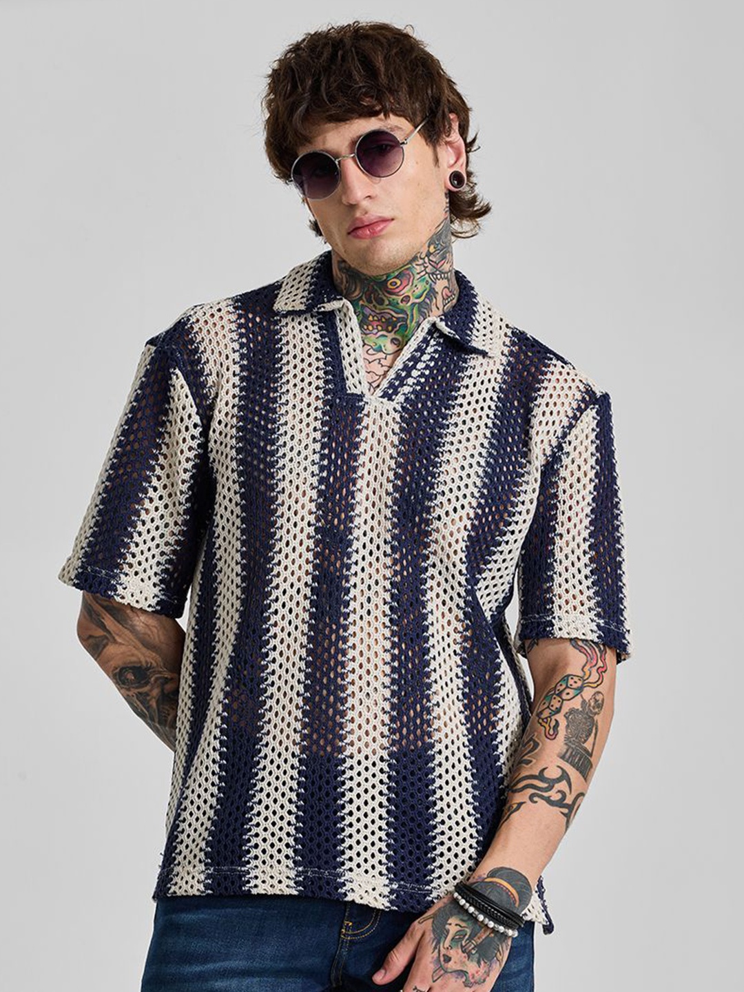 

Snitch Men Striped V-Neck Drop-Shoulder Sleeves Boxy T-shirt, Navy blue