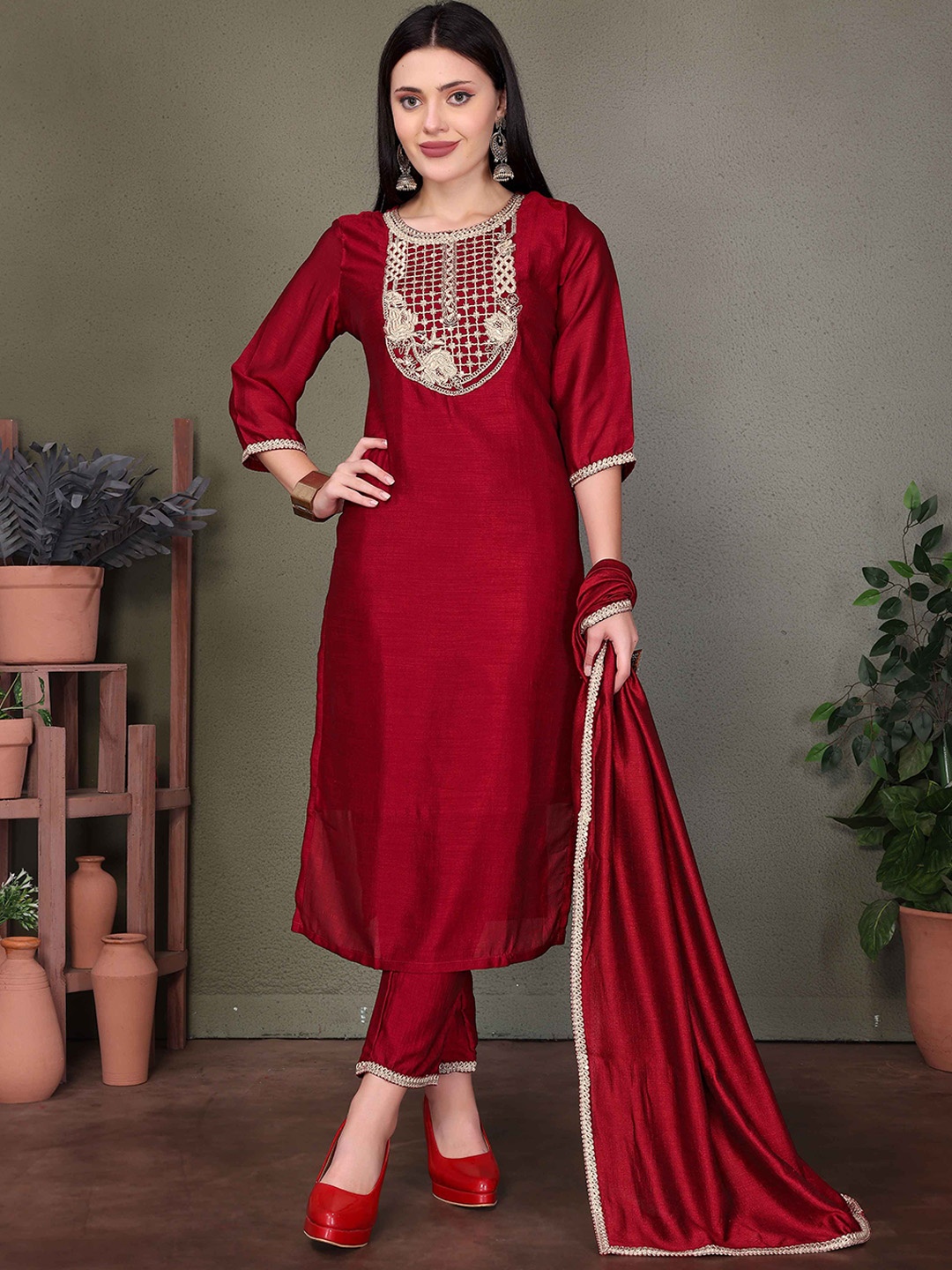 

SUNDARNAARI Women Ethnic Motifs Yoke Design Regular Kurta with Trousers & With Dupatta, Red