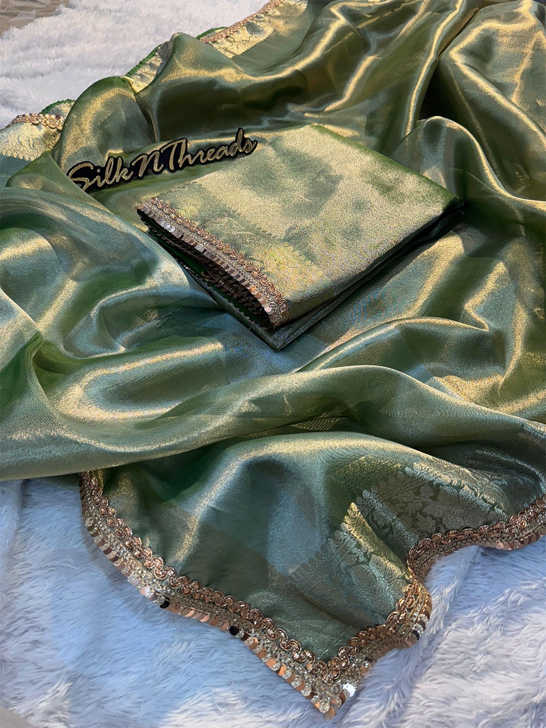 

DIVASTRI Woven Design Patchwork Tissue Banarasi Saree, Green