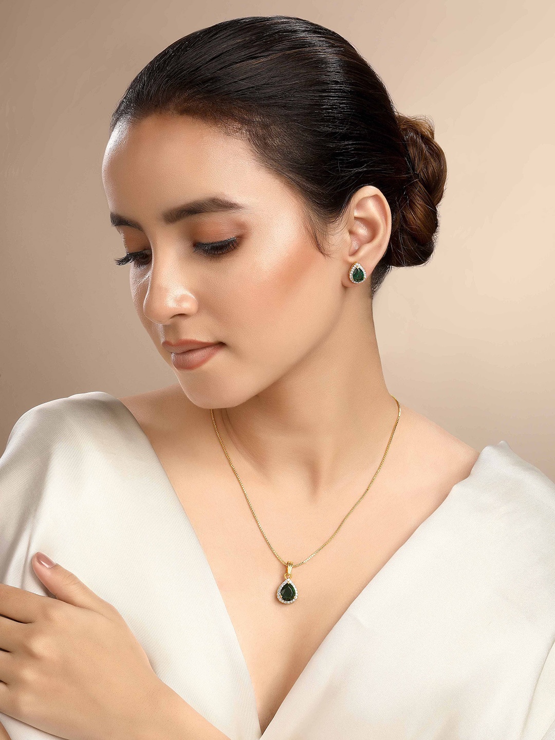 

Sica Jewellery Gold-Plated Stainless Steel Faux Emerald Studded Jewellery Set