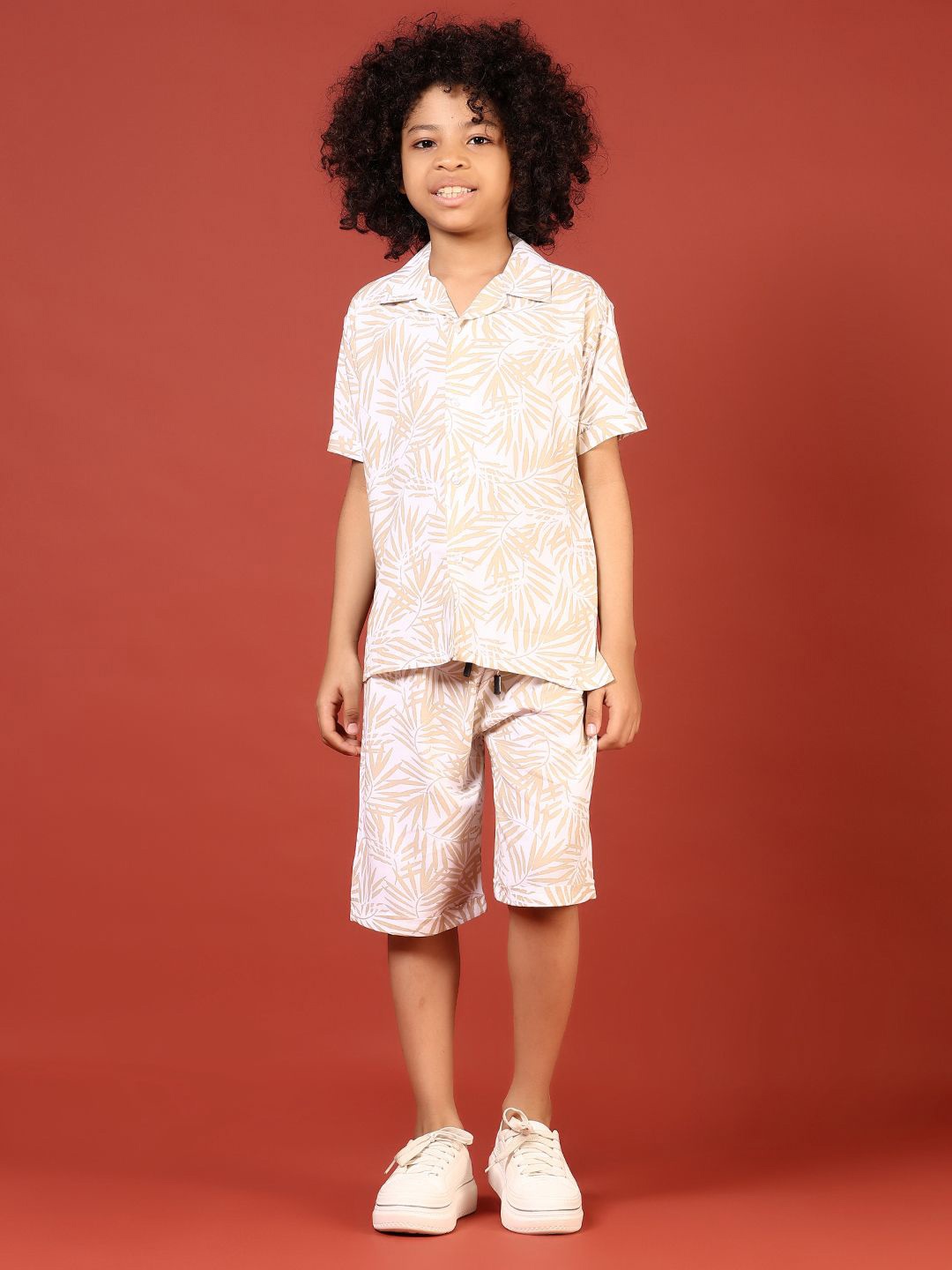 

V-Mart Boys Printed Pure Cotton Shirt With Shorts, Brown
