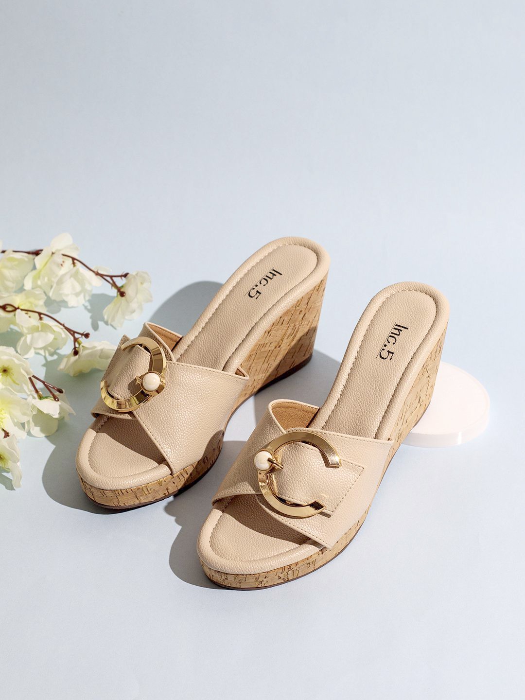 

Inc 5 Party Wedge Sandals with Bows, Cream