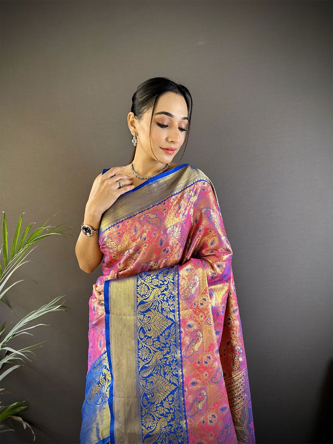 

NIWAA Woven Design Zari Tissue Kanjeevaram Saree, Pink