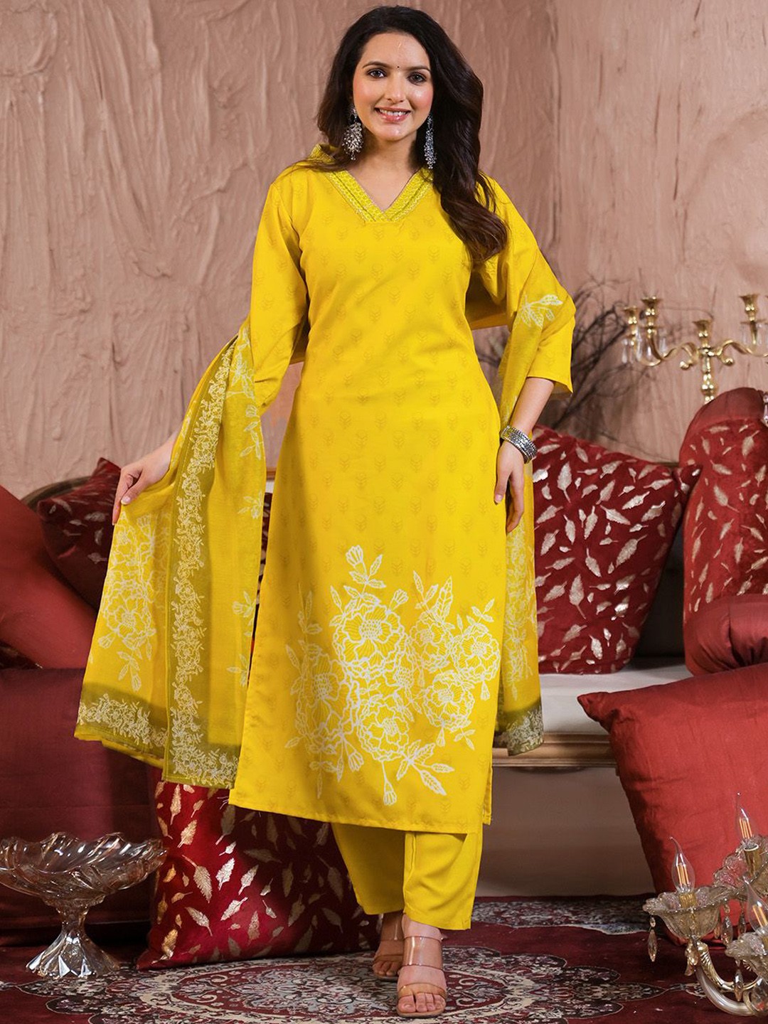 

Meena Bazaar Women Floral Printed Regular Kurta with Trousers & With Dupatta, Yellow
