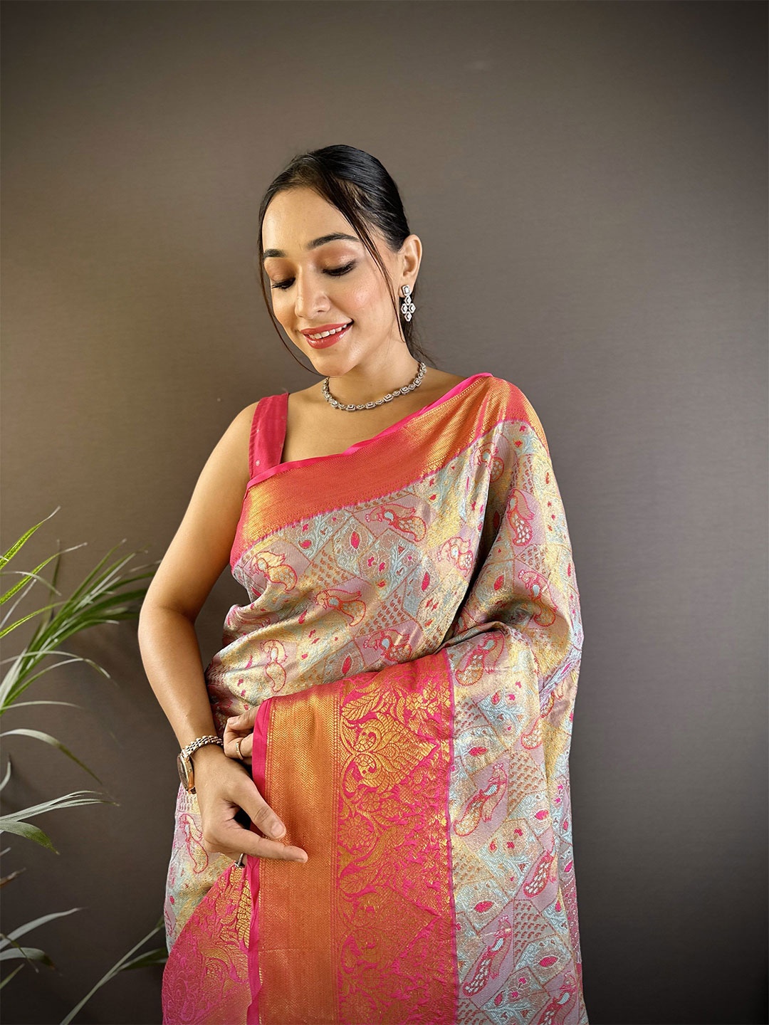

NIWAA Woven Design Zari Tissue Kanjeevaram Saree, Beige