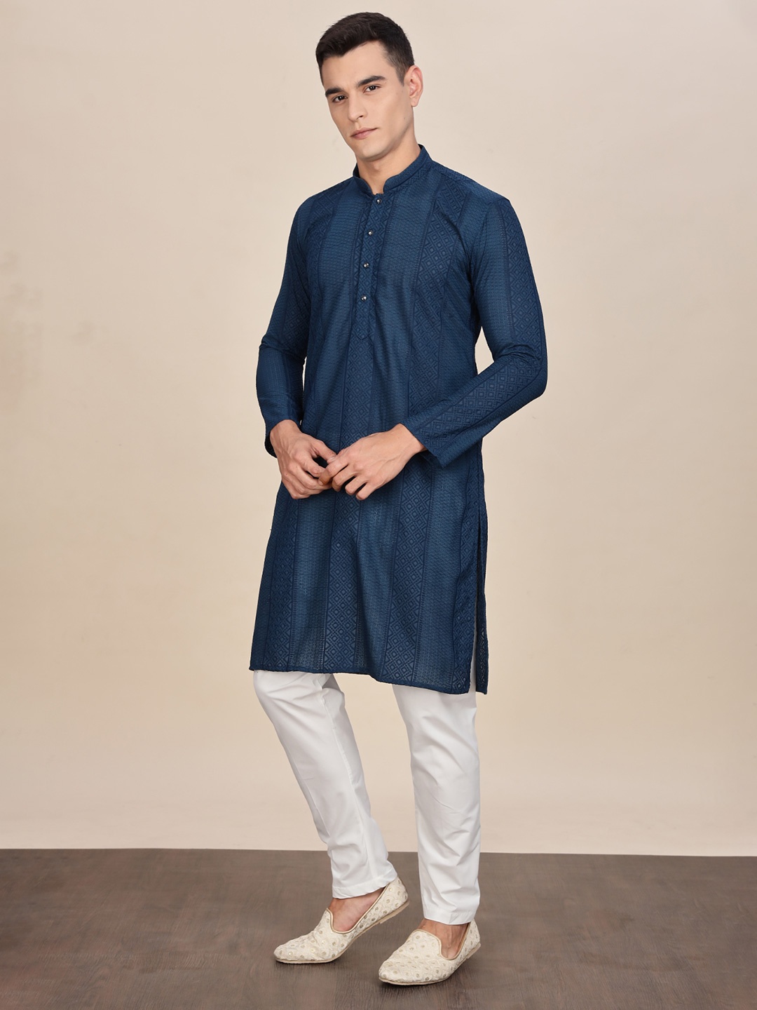 

Anouk Geometric Embroidered Thread Work Straight Cotton Kurta, Blue