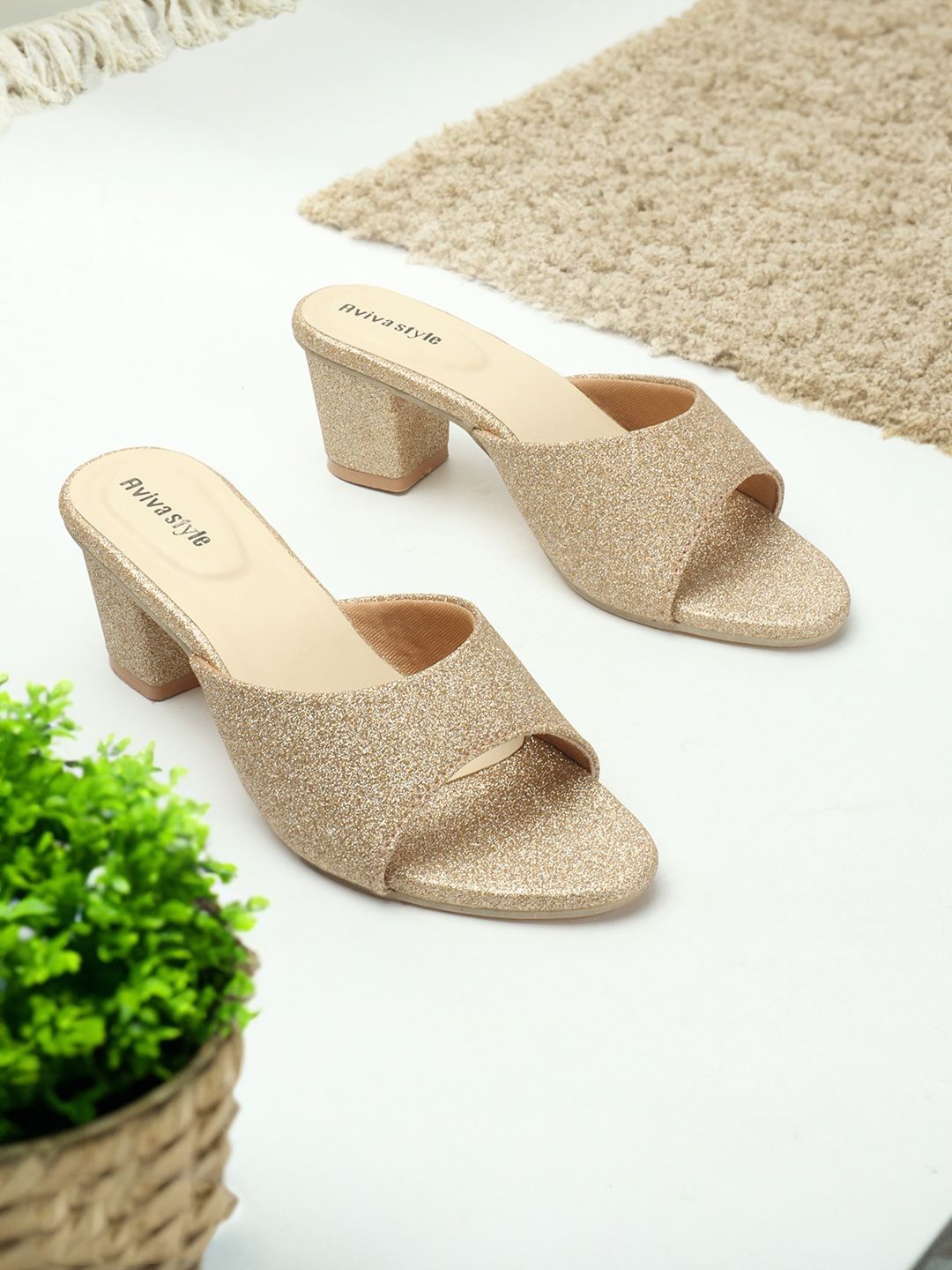 

AVIVASTYLE Textured Block Peep Toes, Gold