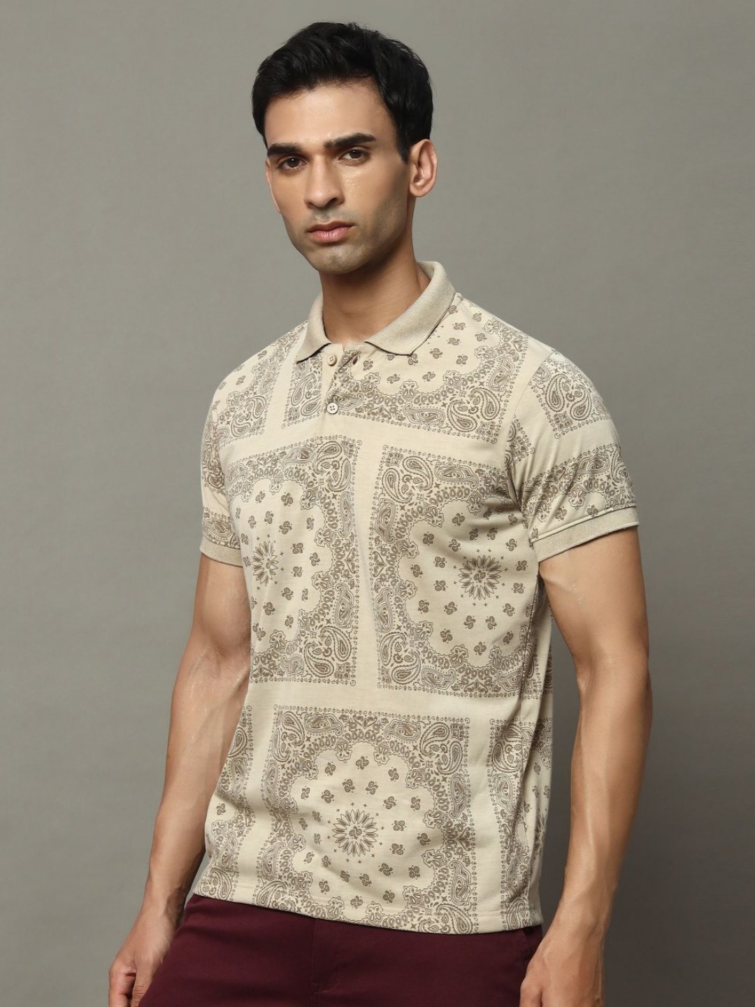 

OGEN Men Printed Polo Collar Applique T-shirt, Beige