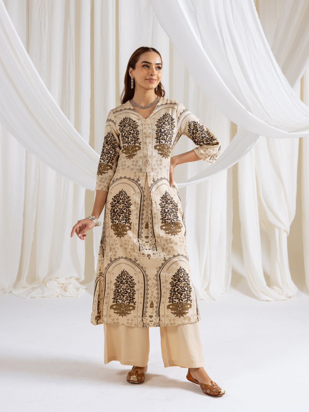 

Meena Bazaar Ethnic Motifs Printed V-Neck Straight Kurta With Palazzo, Beige