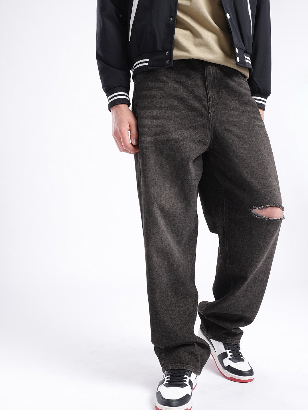 

glitchez Men Modern Classics Slash Knee Relaxed Fit Jeans, Black