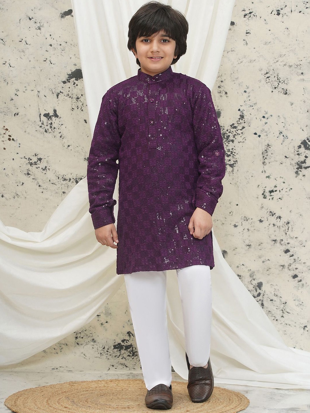 

Aj DEZInES Boys Ethnic Motifs Embroidered Regular Sequinned Kurta with Pyjamas, Purple