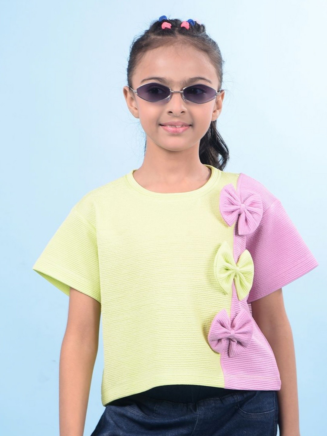 

Crimsoune Club Girls Colourblocked Applique Slim Fit T-shirt, Green
