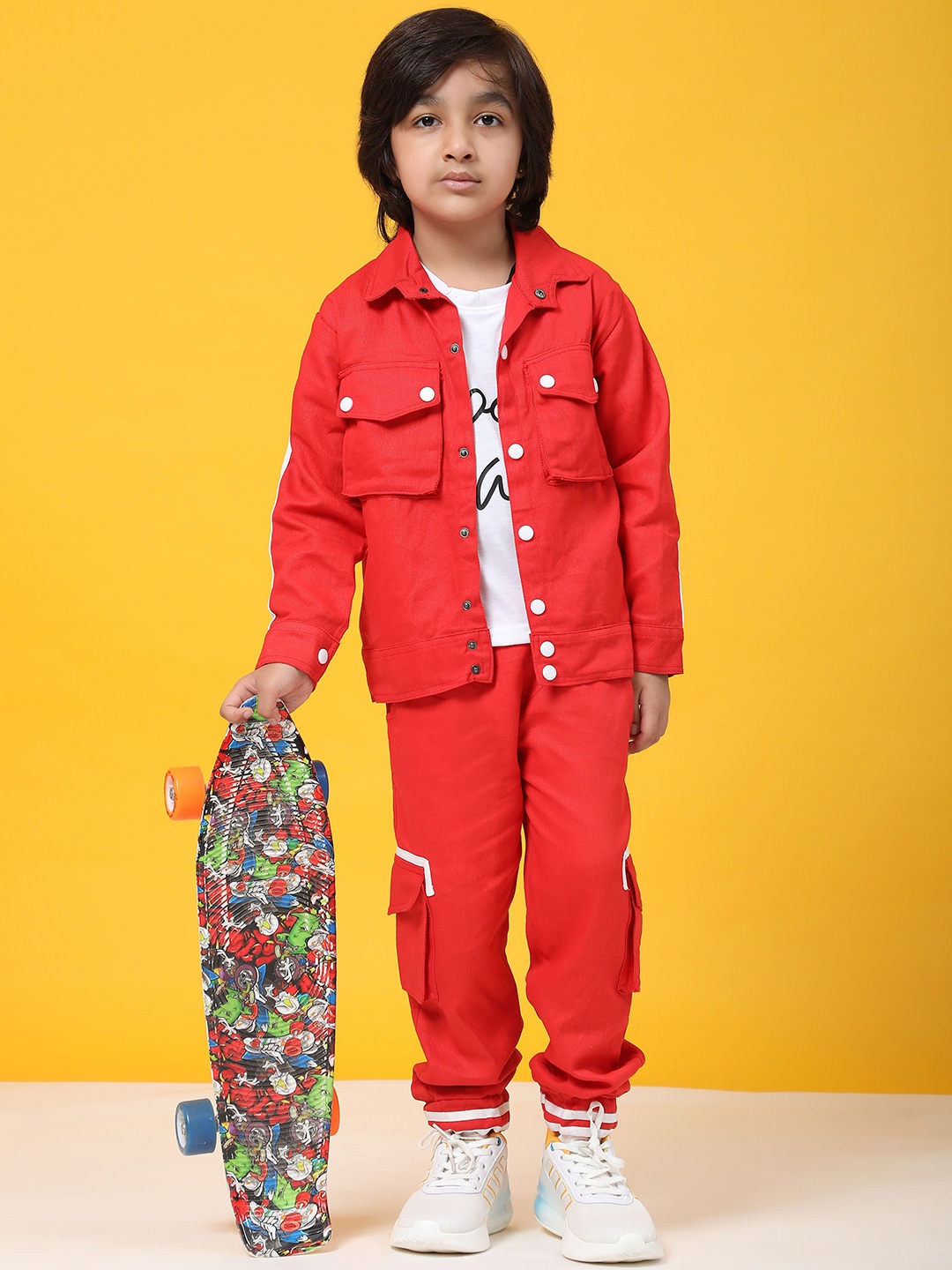 

MAYNEISHA Printed Short Sleeves T-shirt With Joggers And Jacket, Red