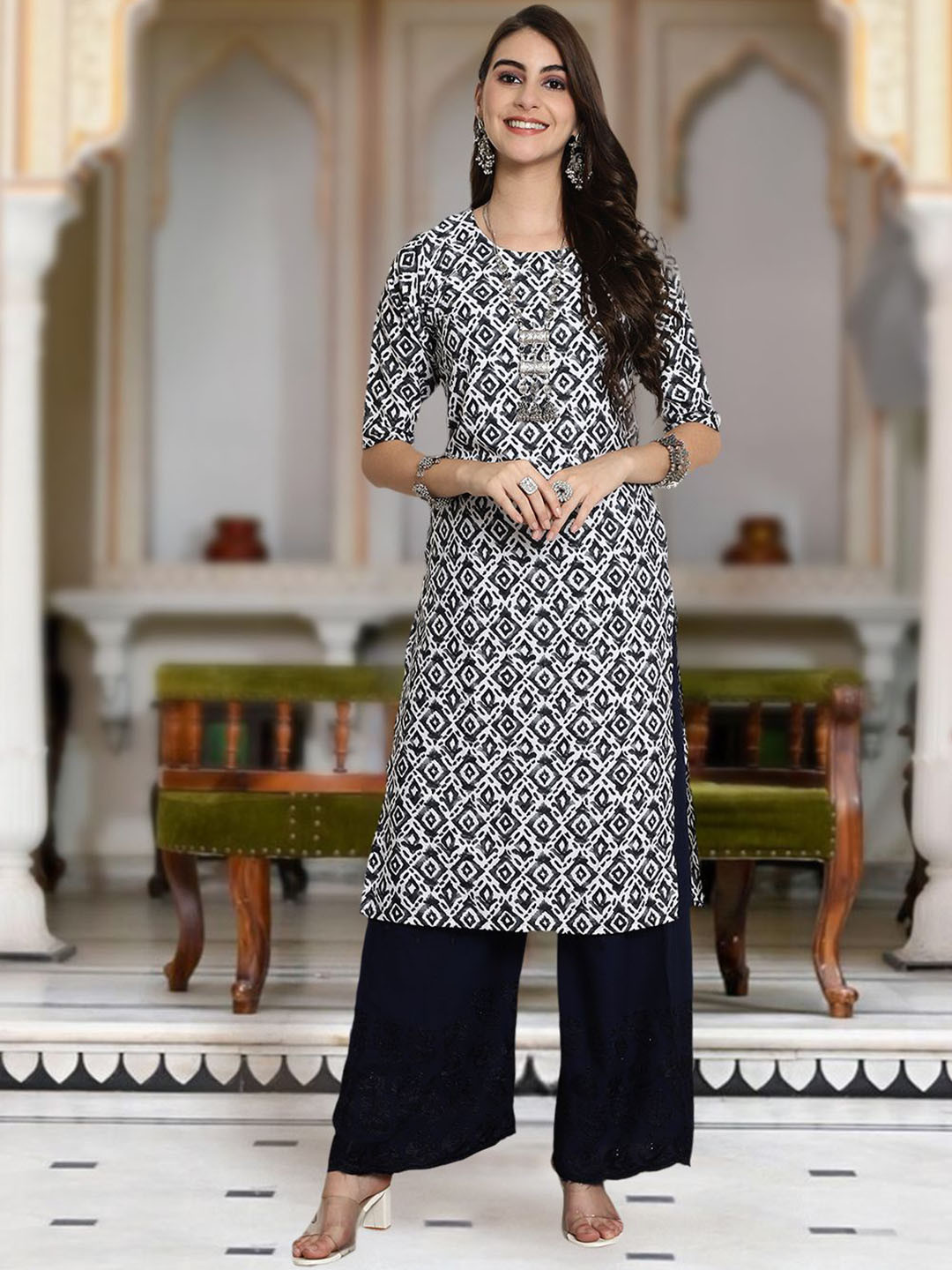 

Moda Rapido Geometric Printed Round Neck Straight Kurta, Black