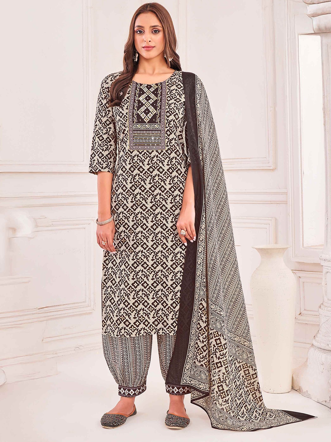

MOJILAA Floral Printed Sequinned Round Neck Straight Kurta With Salwar And Dupatta, Grey