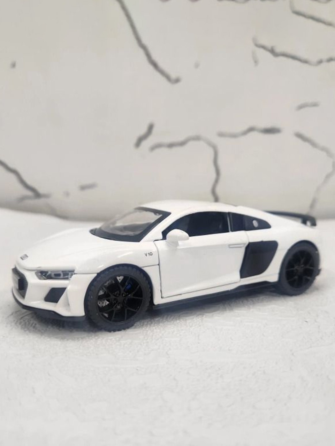 

Awestuffs Unisex 1:32 Audi R8 Scale Model Pull Back Die-Cast Metal Toy Car, White