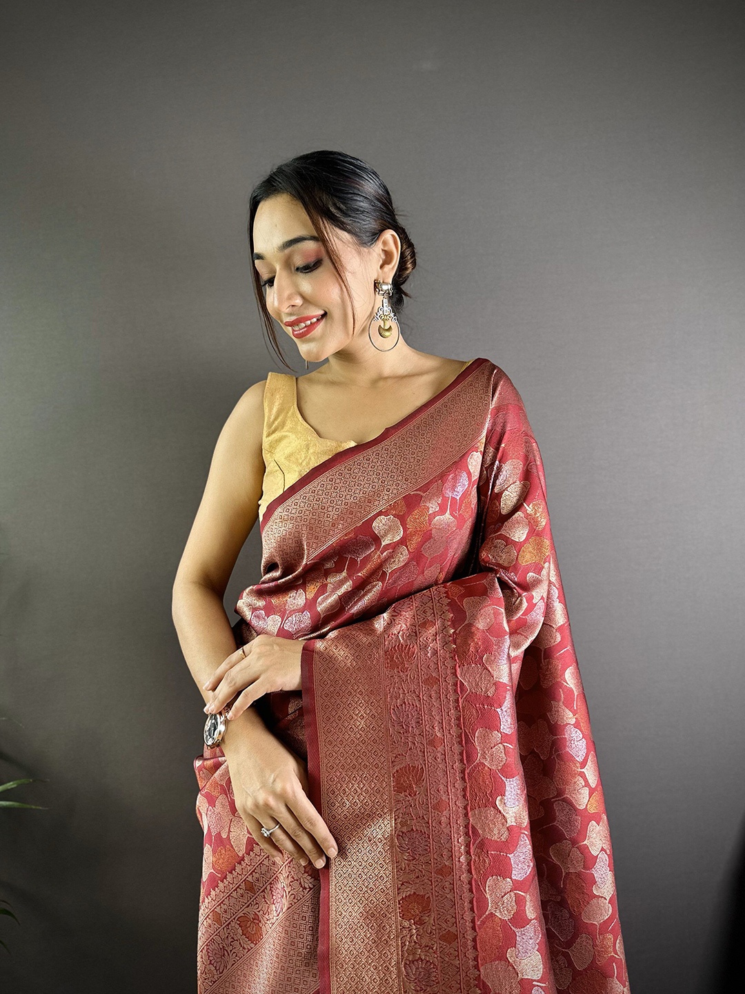

NIWAA Woven Design Zari Pure Silk Saree, Red