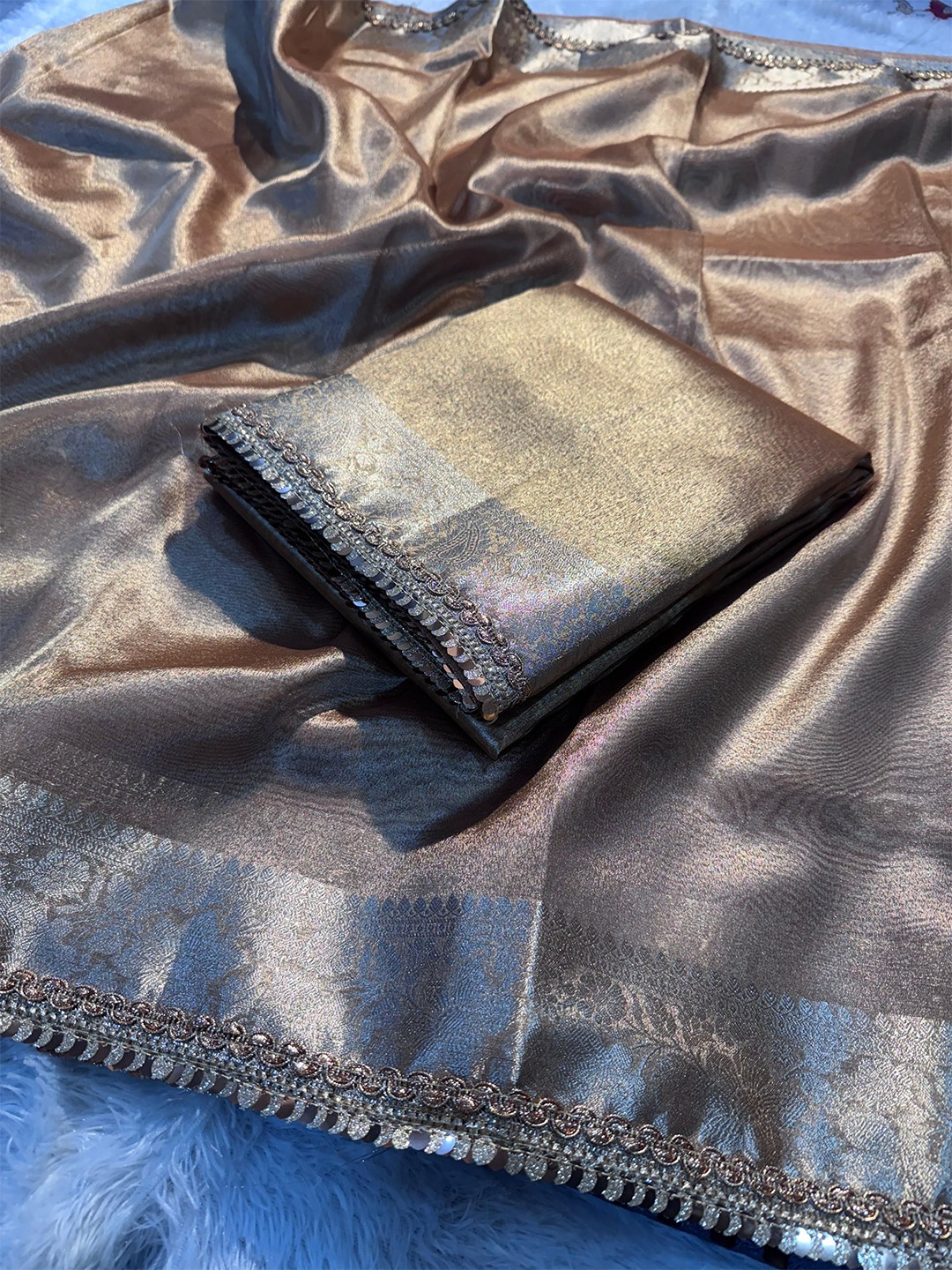 

DIVASTRI Woven Design Patchwork Tissue Banarasi Saree, Beige