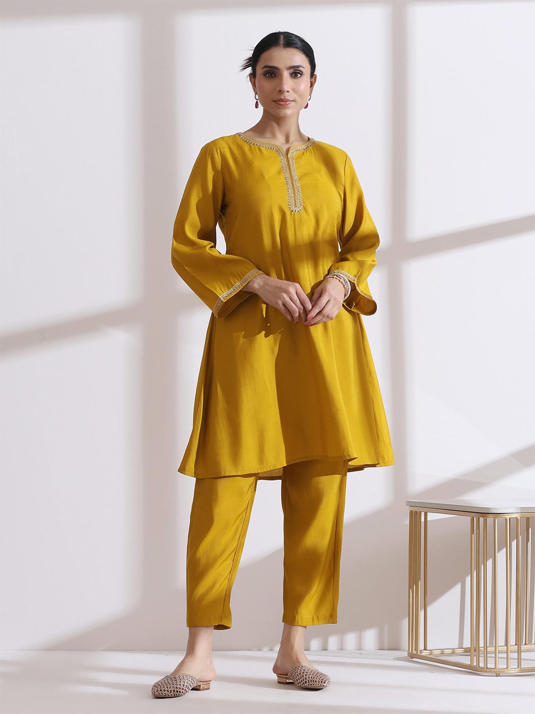 

Swtantra Women Floral Embroidered Regular Thread Work Kurta with Trousers, Mustard