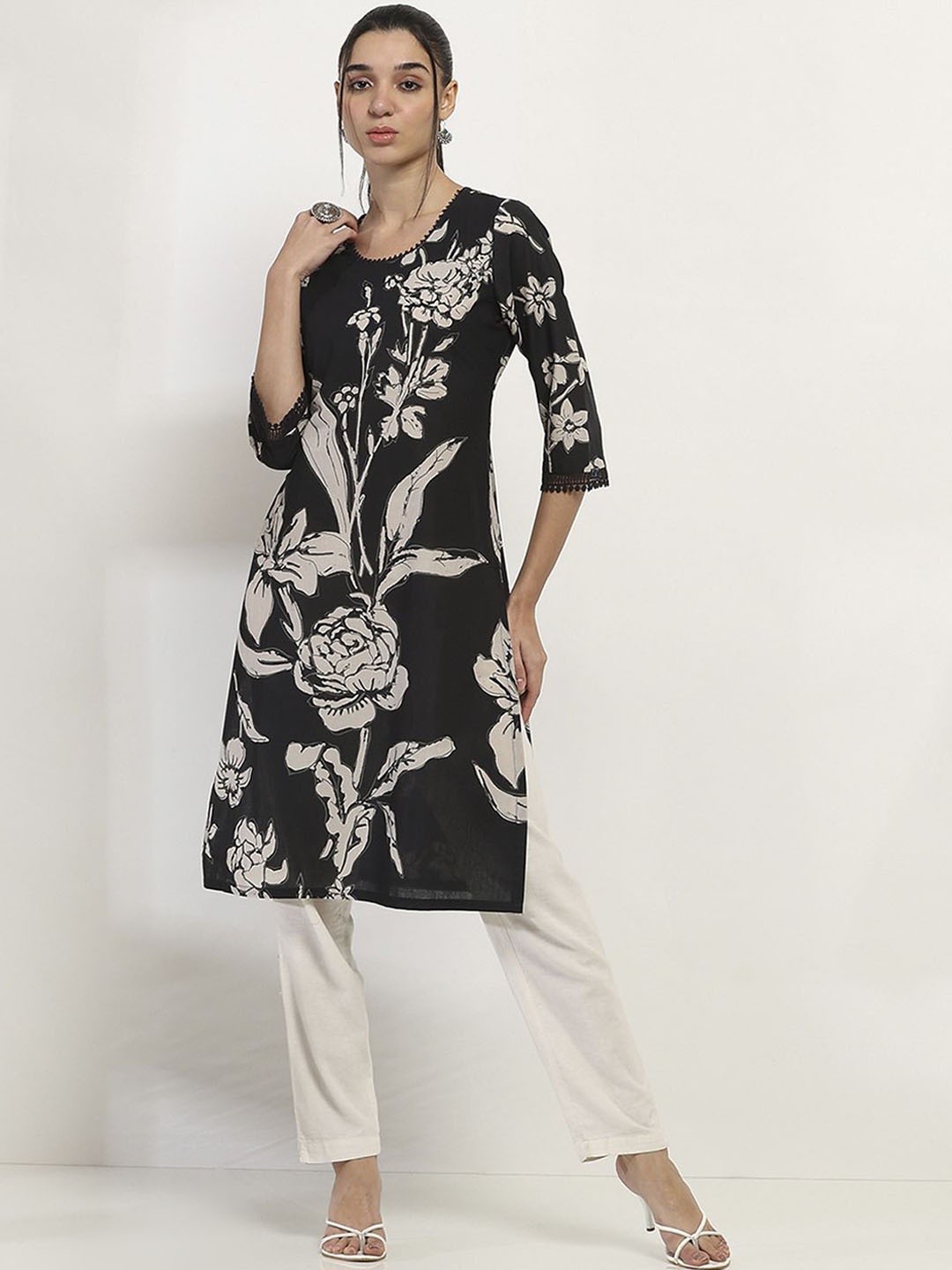 

Rangriti Floral Printed Round Neck Cotton Straight Kurta, Black