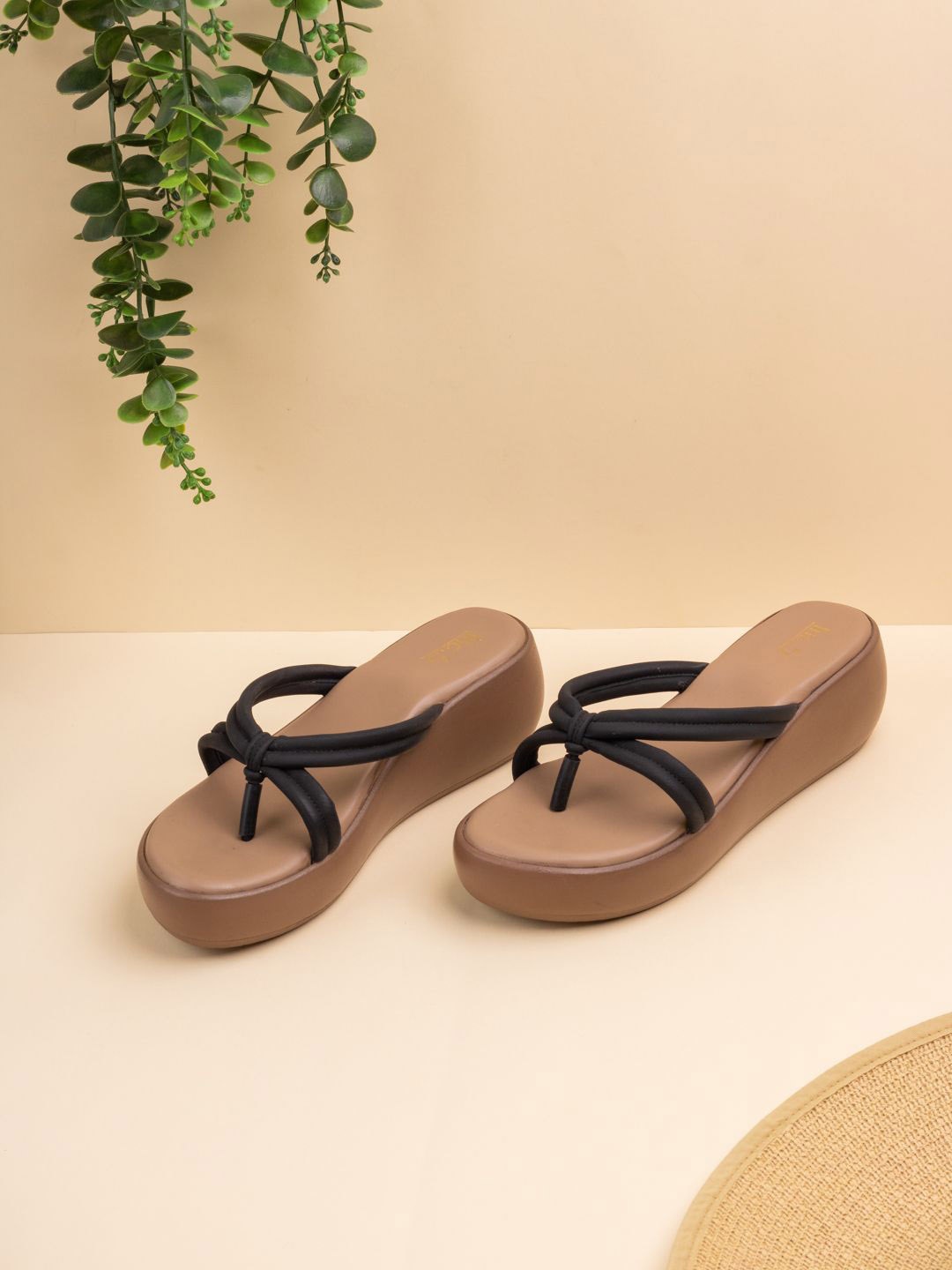 

Inc 5 Party Wedge Sandals, Black