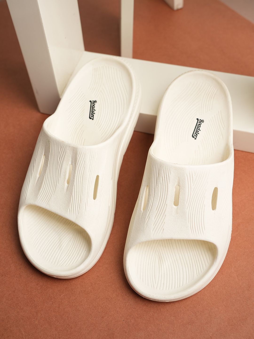 

The Roadster Lifestyle Co Men Casual Sliders, White