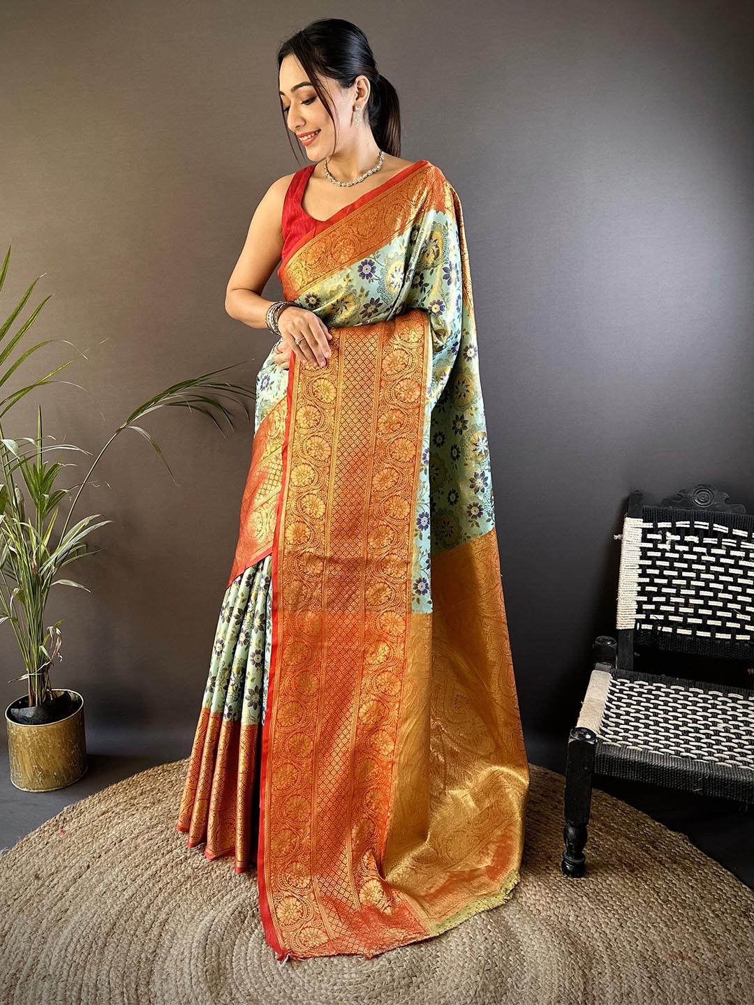 

NIWAA Woven Design Zari Tissue Kanjeevaram Saree, Green