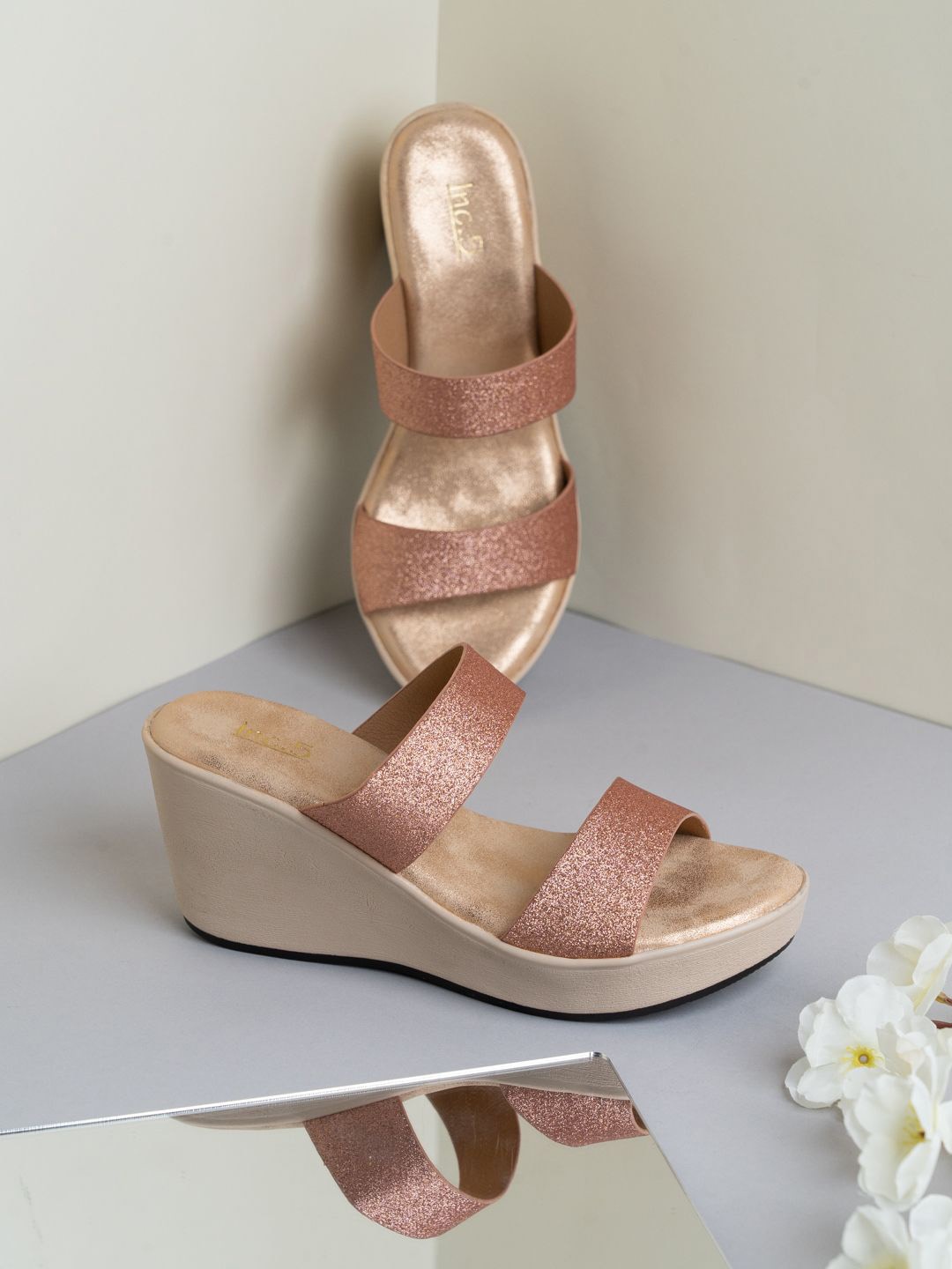 

Inc 5 Party Wedge Sandals, Rose gold