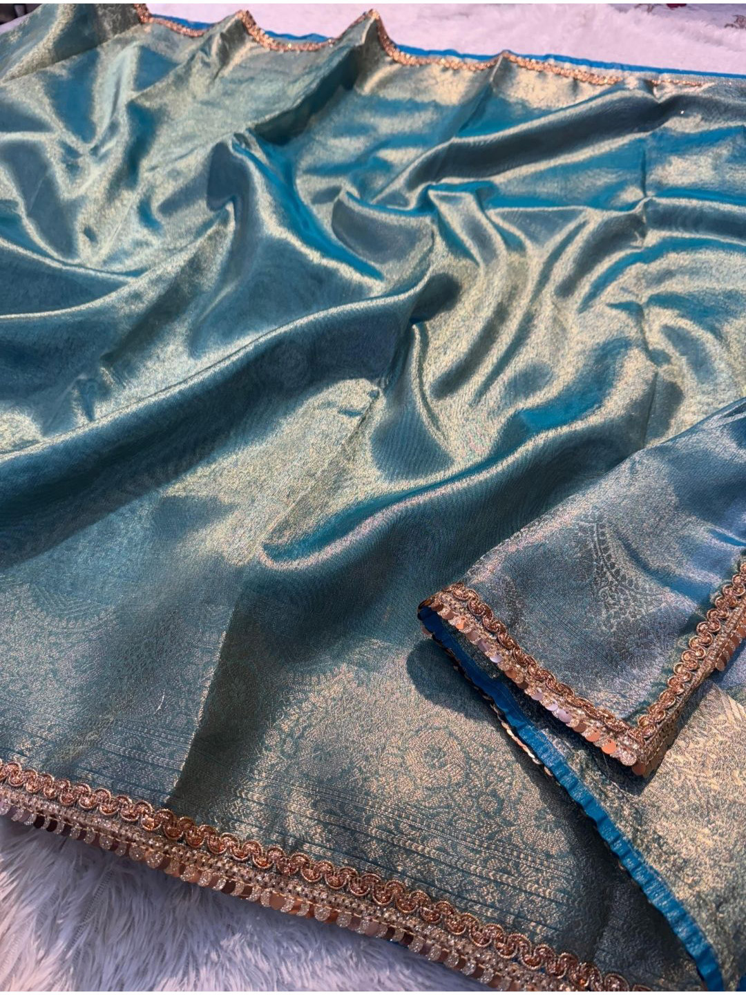 

DIVASTRI Patchwork Tissue Banarasi Saree, Blue