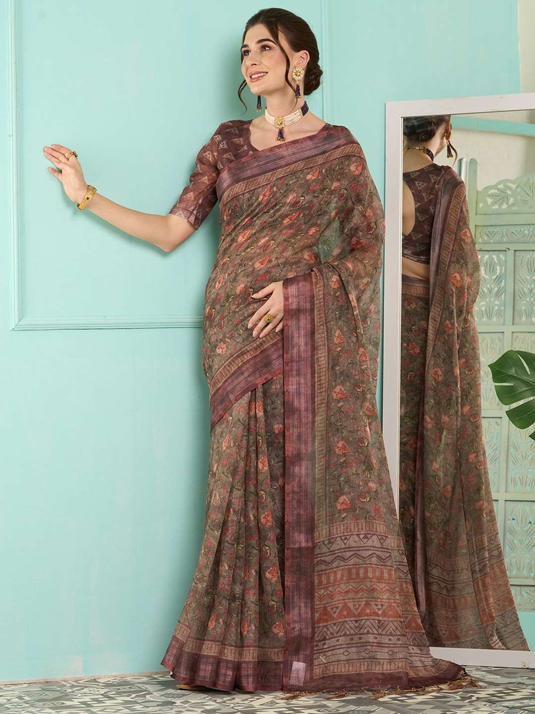 

Anouk Rustic Floral Zari Linen Blend Banarasi Saree, Brown