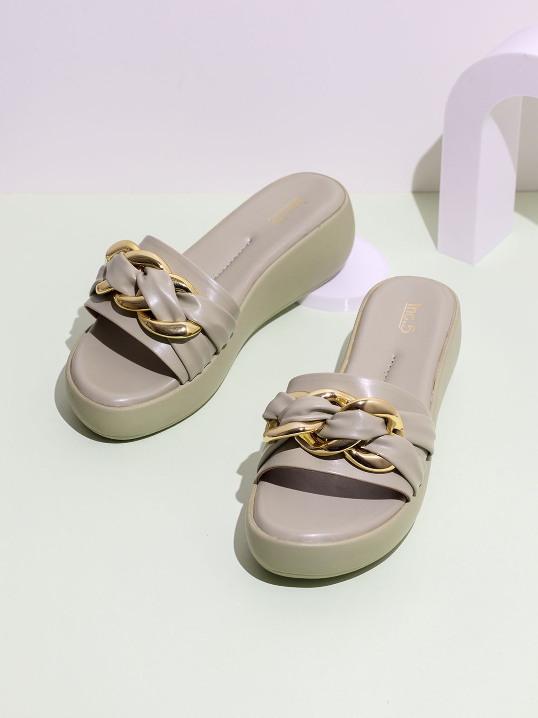 

Inc 5 Party Wedge Sandals, Green
