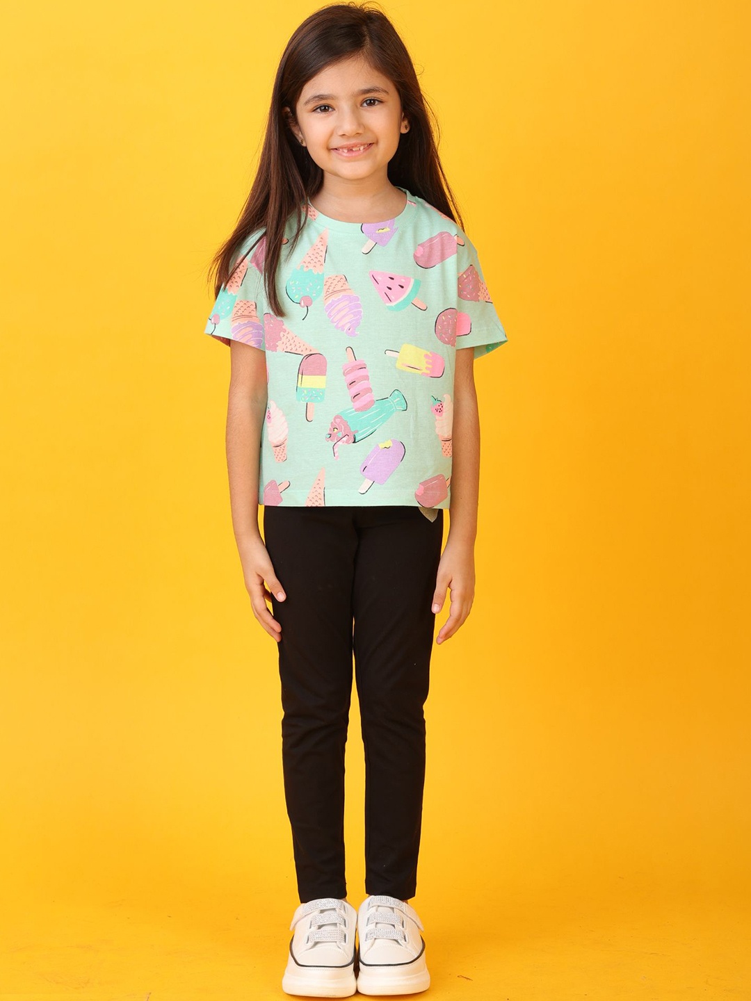 

Anthrilo Girls Printed Round Neck T-Shirt With Leggings, Green